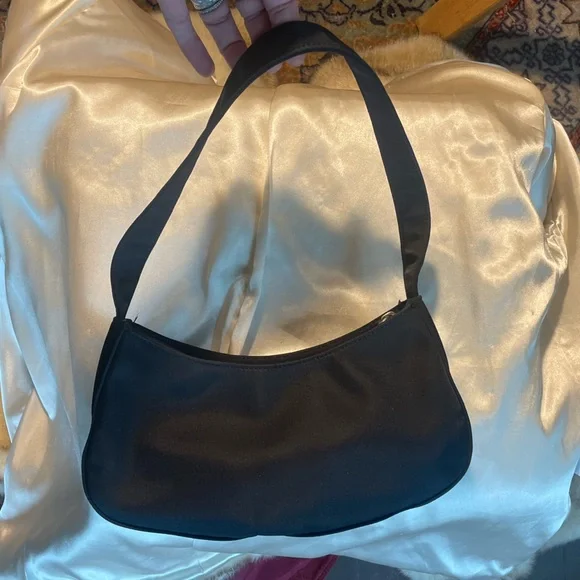 GUESS Black Nylon Y2k Shoulder Bag - Picture 5 of 7